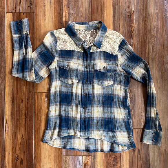 Mudd Blue Plaid Button Down Western Style Top w/Ivory Lace Shoulders Women Sz M - Picture 2 of 10